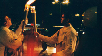 2008年8月，全體橙樹人參與奧運 圣火傳遞活動，身體力行支持奧運。